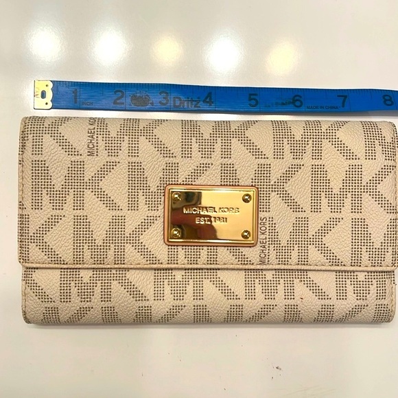 EUC MICHAEL KORS Continental Wallet Snap Closure - Picture 2 of 8